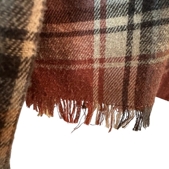 Hem & Thread Frayed Plaid Button-Up Lightweight Flannel Shirt, Striped Sides, M - Picture 7 of 15